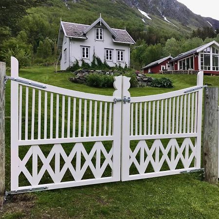 Kjosen Lodge, Lyngen. Lyngseidet Exterior photo