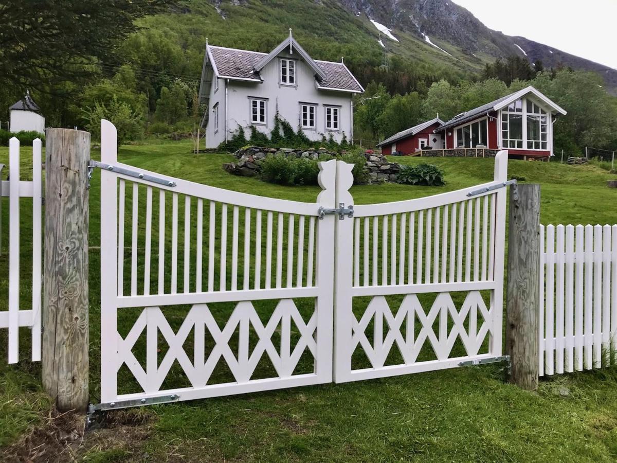 Kjosen Lodge, Lyngen. Lyngseidet Exterior photo